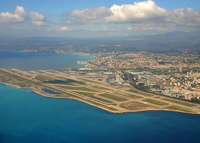 Large Flat Terrace Sea View, Promenade Des *